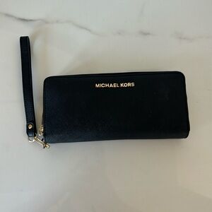 Micheal Kors Large Zip-Around Travel Wallet
